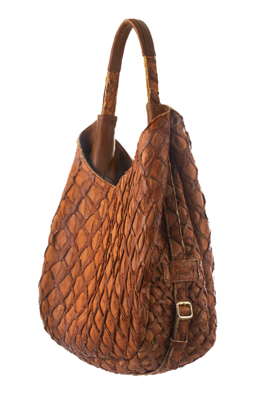 Bolsa 1983 Fivela - Couro de Pirarucu Caramelo