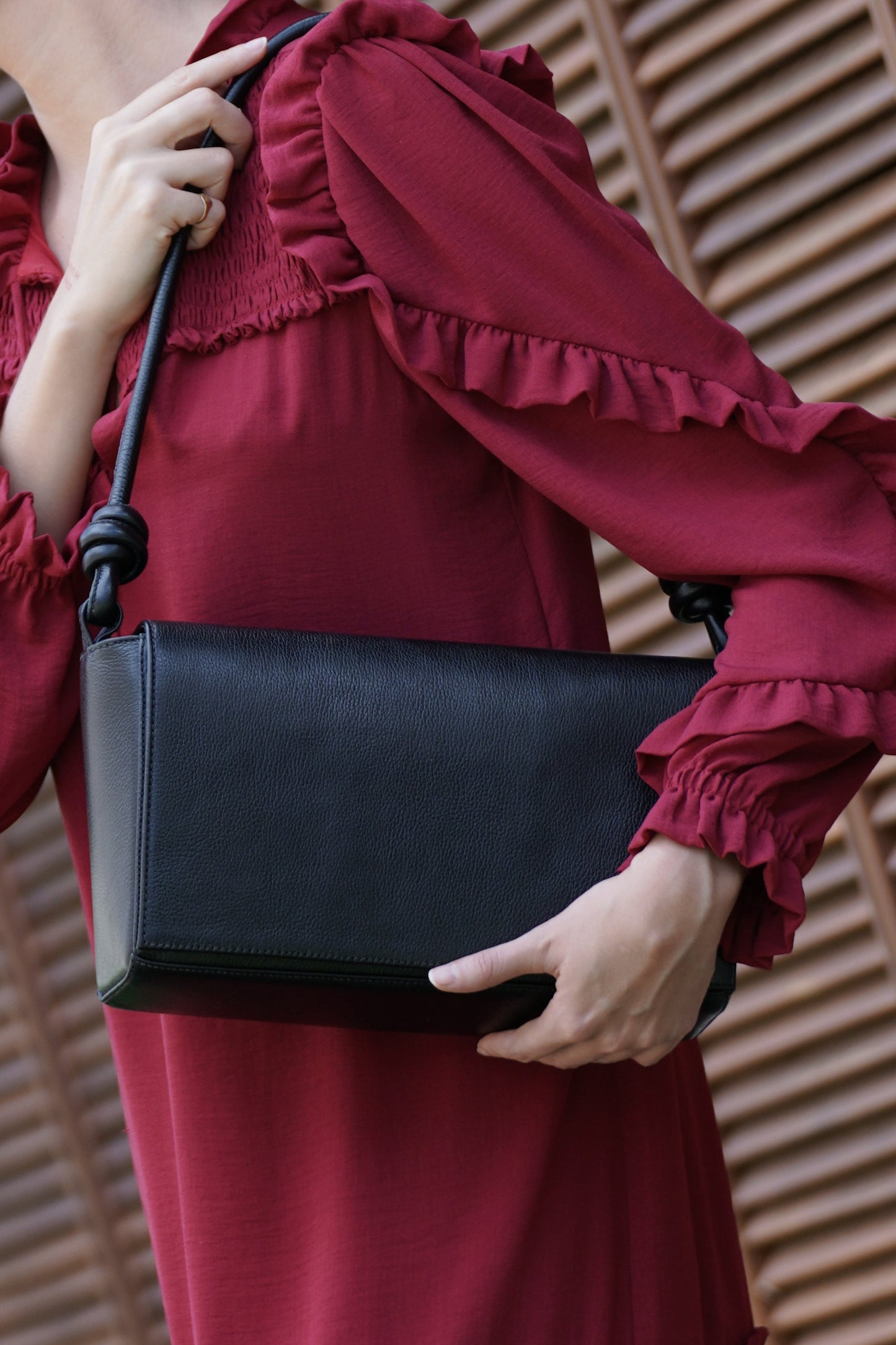 Bolsa Clássica - Couro Liso Preta