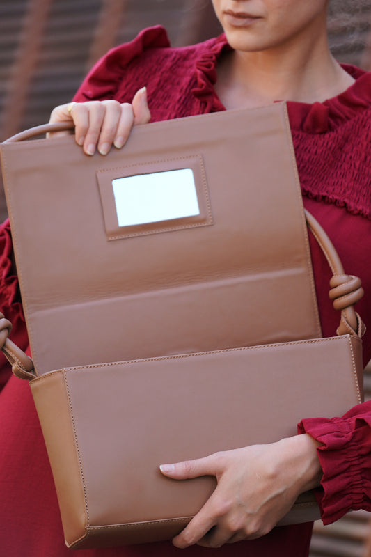 Bolsa Clássica - Couro Liso Caramelo